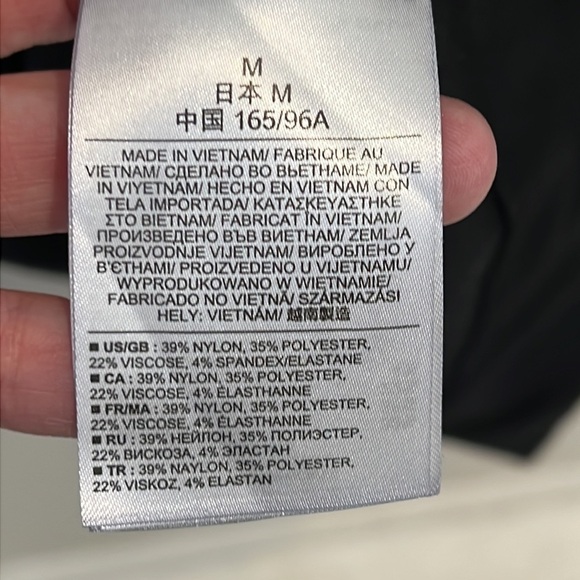 Gap maternity size M scoop neck simple black dress - Picture 9 of 9